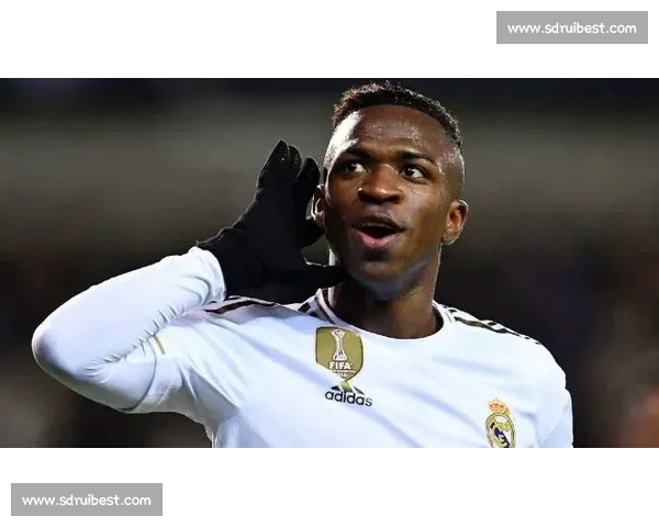 维尼修斯引爆德比闹剧:摆臭脸 + 冲冲突,皇马该卖他?